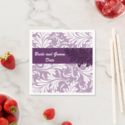 Serviette En Papier Serviettes de Mariage pourpre personnalisées (En situation)