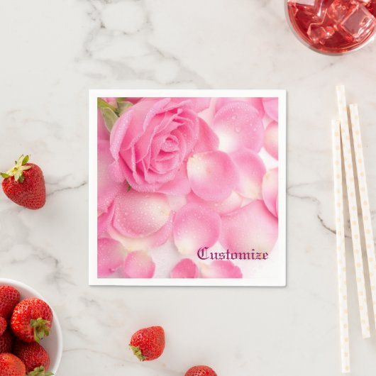 Serviette En Papier Serviettes en pétales de rose rose romantique (En situation)