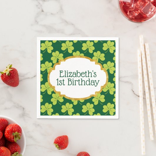 Serviette En Papier Shamrock de Clover Vert mignon Anniversaire Motif (En situation)