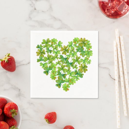 Serviette En Papier Shamrocks dans un coeur (En situation)