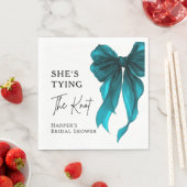 Serviette En Papier She's Tying The Knot Turquoise Bow Bridal Shower (En situation)