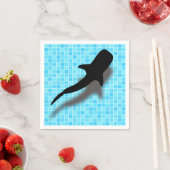 Serviette En Papier Silhouette requin baleine dans la piscine (En situation)