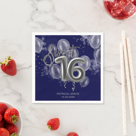 Serviette En Papier Silver Foil Sweet 16 Ballons d'anniversaire Royal  (En situation)