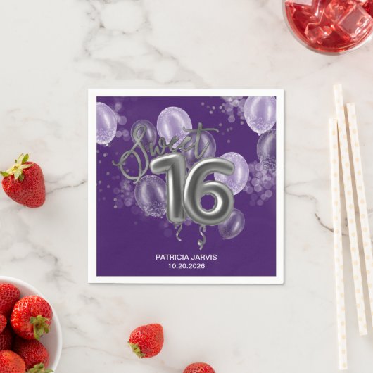 Serviette En Papier Silver Foil Sweet 16 Ballons d'anniversaire violet (En situation)