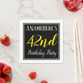 Serviette En Papier Simple, 42e fête d'anniversaire avec nom personnal (En situation)