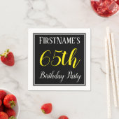 Serviette En Papier Simple, 65e fête d'anniversaire avec nom personnal (En situation)