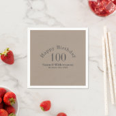 Serviette En Papier Simple Tan et gris charbon 100e anniversaire (En situation)