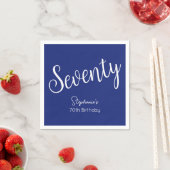 Serviette En Papier Simply Modern Script Navy Blue 70th Birthday Party (En situation)