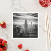 Serviette En Papier Skyline de New York en noir et blanc (En situation)