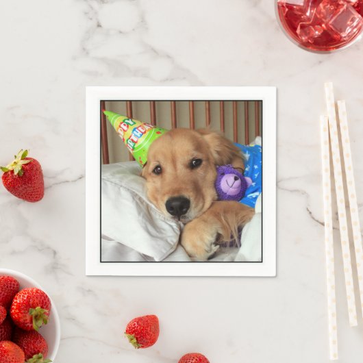 Serviette En Papier Sleepy Golden Retriever in Pajamas Anniversaire (En situation)