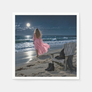 Serviette En Papier Sorcière portant une robe rose sur une plage au cl