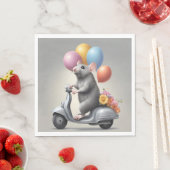Serviette En Papier Souris d'anniversaire sur un scooter (En situation)