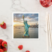 Serviette En Papier Statue of Liberty With Rainbow Ice Cream Cone (En situation)