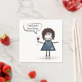 Serviette En Papier Stick Girl en Basket avec vin rouge (En situation)