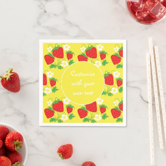 Serviette En Papier Strawberries and Flowers Yellow Custom Text (En situation)