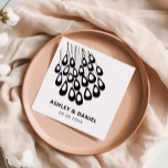 Serviette En Papier Stylisé Peacock Feather Mariage moderne<br><div class="desc">Moderne. Minimal. Cette collection utilise des plumes de paon stylisées pour créer un look élégant pour votre journée spéciale.</div>
