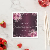 Serviette En Papier Sweet 16 fleurs roses bordeaux rose doux script no (En situation)
