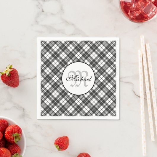 Serviette En Papier Tartan motif Noël noir blanc Monogramme (En situation)