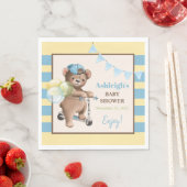 Serviette En Papier Teddy Bear sur Scooter, Baby shower rayé (En situation)