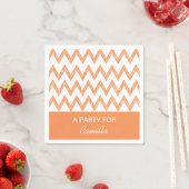 Serviette En Papier Tendance Crayon Orange Chevron Zigzags Avec Nom (En situation)
