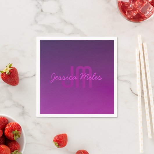 Serviette En Papier Texte monogramme modifiable moderne & Ombre violet (En situation)
