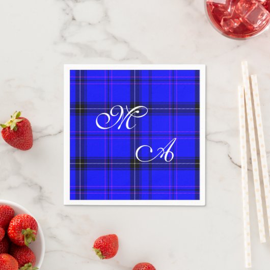 Serviette En Papier Tissu Tartan Bleu Écossais Avec Monogramme (En situation)