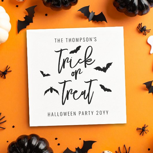 Serviette En Papier Trac Noir Ou Traiter Script Avec Chauve-Feu Hallow