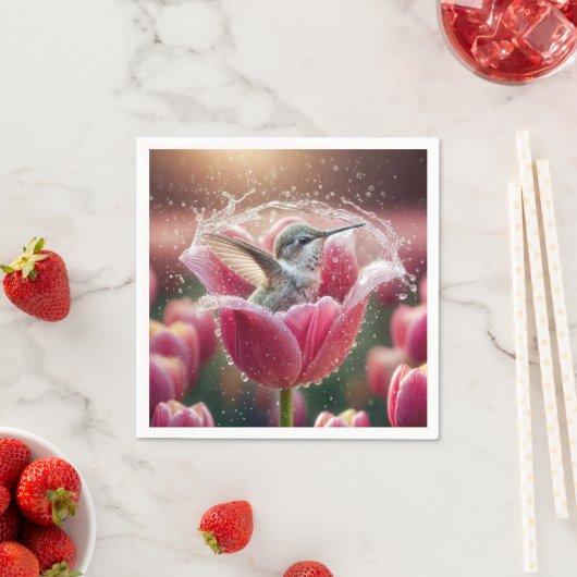 Serviette En Papier Un colibri se balançant dans une tulipe (En situation)