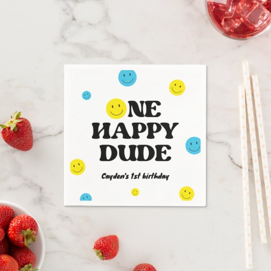 Serviette En Papier Un joyeux mec souriant visage fête d'anniversaire (En situation)