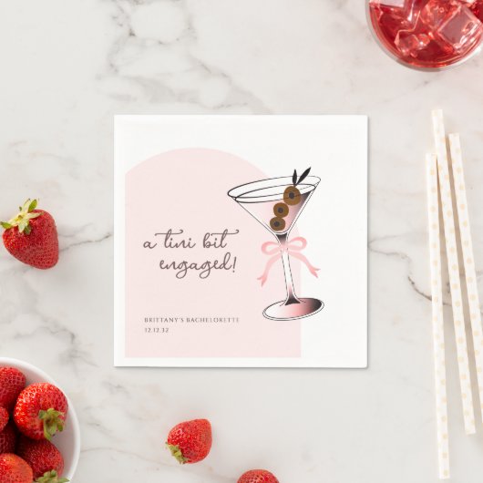 Serviette En Papier Un peu fiancée Martini Rose Bachelorette  (En situation)