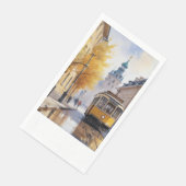 Serviette En Papier Un tramway longe une rue d'automne (Coin)