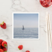 Serviette En Papier Un voilier en mer calme (En situation)