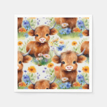 Vache des Highlands en fleurs sauvages
