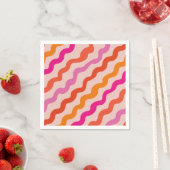Serviette En Papier Vagues Abstraites rayées rétro rose rouge orange (En situation)