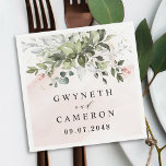 Serviette En Papier Végétation dorée Succulente Dusty Blue Mariage<br><div class="desc">Le design présente des éclaboussures d'aquarelle rose pâle ou rousse avec des éclaboussures imprimées en or simulées. Le design présente également des éléments floraux rose vif dans un bouquet ou une couronne de verdure. La couronne contient un succulent eucalyptus et d'autres éléments de verdure dans les tons vert émeraude foncé,...</div>