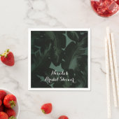 Serviette En Papier Vert & Noir Chic Feuille Mariage Tropical (En situation)