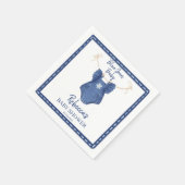 Serviette En Papier Vêtements de filles en jean bleu sur un baby showe (Coin)