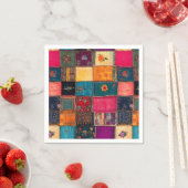 Serviette En Papier Vibrant Patchwork Quilt with Classic Florals (En situation)
