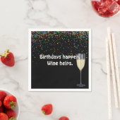 Serviette En Papier vin blanc et confetti d'anniversaire (En situation)