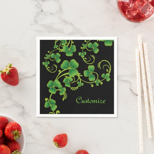 Serviette En Papier Vins shamrocks Vertes et noirs (En situation)