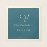 Serviette En Papier Vintage Peacock Monogramme Mariage Napkin<br><div class="desc">Cette belle conception, appelée Vintage Peacock Monogram Mariage, a un design d'inspiration assez vintage. L'arrière - plan est une crème foncée avec de petites taches. Sur l'avant de l'invitation, il y a un stylo dessiné à la main et un croquis d'encre d'un médaillon rond accentué de motifs de feuilles florales...</div>