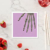 Serviette En Papier Violet Avec Squelette Halloween Main (En situation)