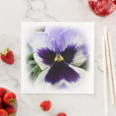 Serviette En Papier violet profond sur blanc (En situation)