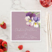 Serviette En Papier Violettes d'aquarelle romantique sur violet (En situation)
