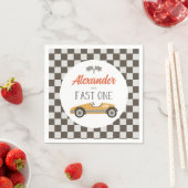 Serviette En Papier Voiture Fast One jaune Race Anniversaire (En situation)