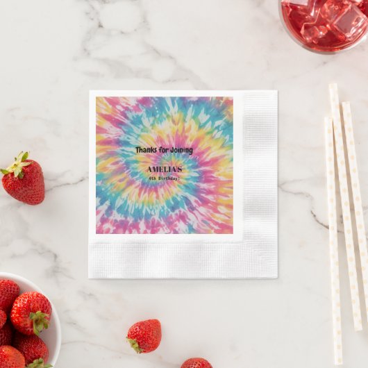 Serviette En Papier Whimsical Tie Dye Rainbow Happy Birthday Paper (En situation)