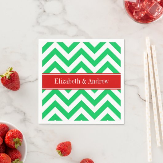Serviette En Papier Xmas Emerald White LG Chevron Nom rouge Monogramme (En situation)