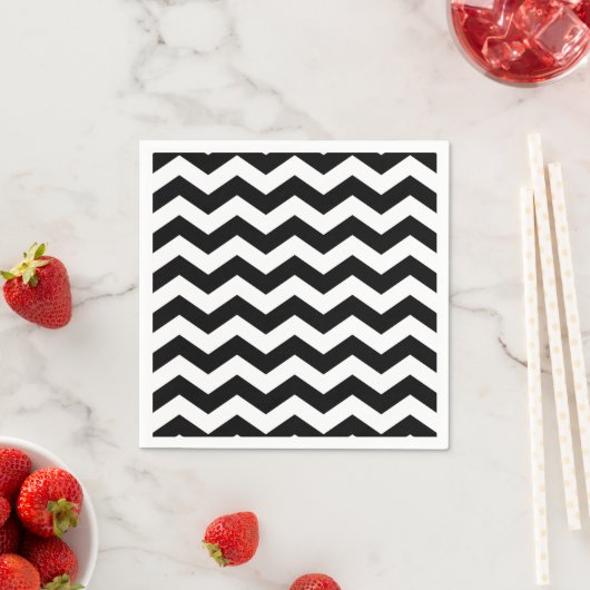 Serviette En Papier Zigzag Chevron Noir Et Blanc (En situation)