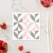 Serviette En Papier ZigZag géométrique rose et argent (En situation)