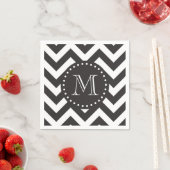 Serviette En Papier Zigzag noir et blanc Chevron Monogramme (En situation)
